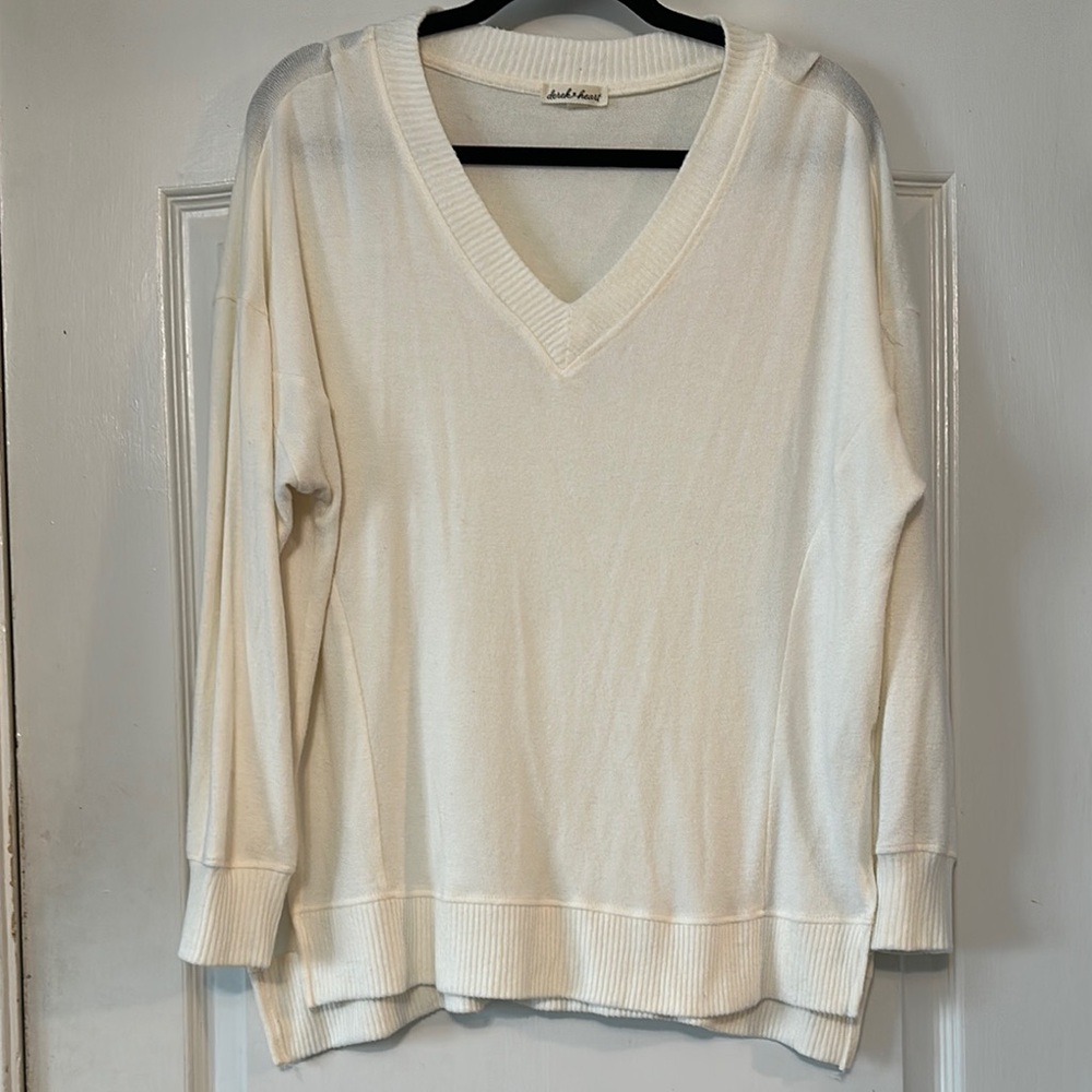 Derek Heart Cream V-Neck Sweater Lightweight Knit